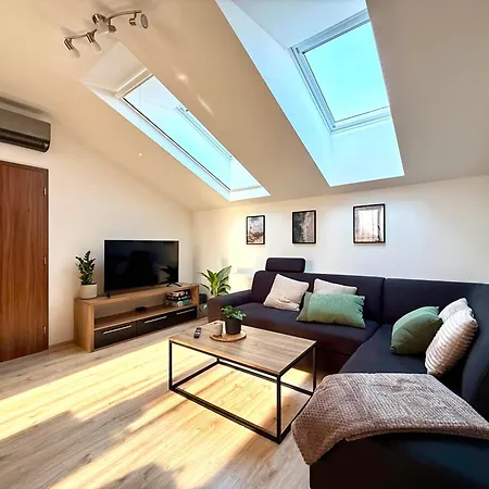Panorama Apartment *